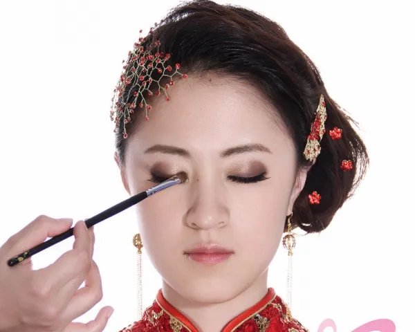 新娘妆多少钱 新娘跟妆多少钱