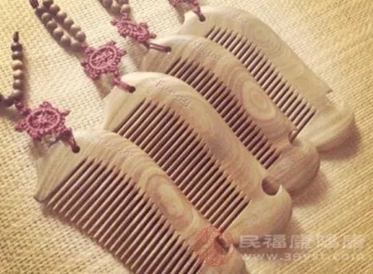 梳头的好处 常做这件事能保护头发