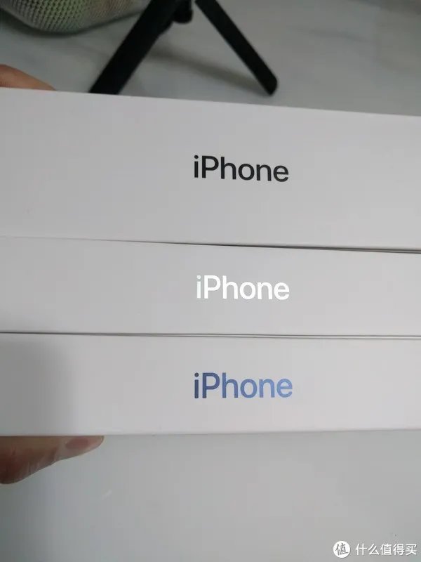 给老爸老妈换个iPhone吧！——iPhone12开箱简评。还把屏幕划伤了！