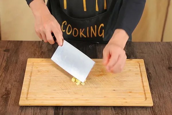 剁椒鱼头怎么做 剁椒鱼头的家常做法