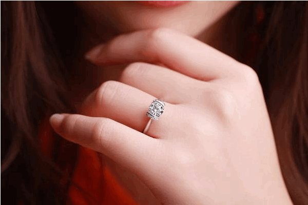 女孩子生日送什么好？