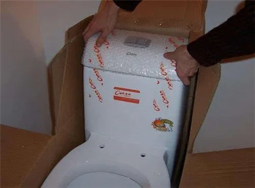 马桶水箱盖怎么打开