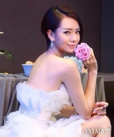 李承铉戚薇结婚照戚薇短发新娘发型美艳性感