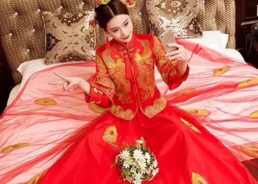 秀禾服可以当敬酒服吗 中式婚礼全程一般几套衣服