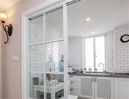 室内厨房门装修效果图 美观实用厨房门设计