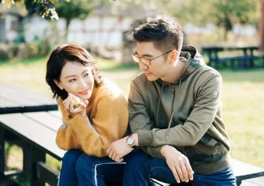 陈数老公发合照引争议，