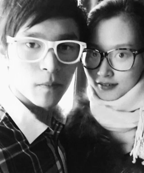 孙杨女友个人资料遭扒 称还其整个世界