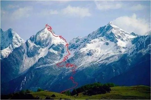 四姑娘山三峰是一座什么样的山峰？普通山友在攀登前应该做哪些准备？