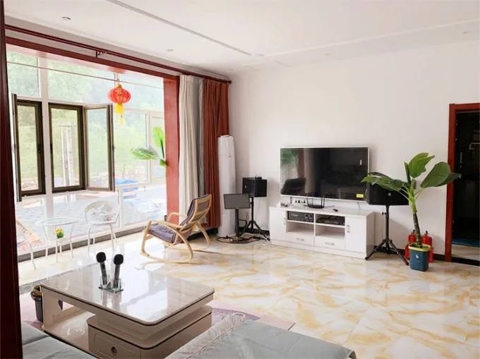 北京延庆百里画廊山泉云舍民宿，篱笆环绕的超大休闲场地与菜园！