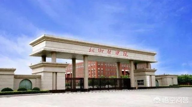 新疆医科大学与新乡医学院比较哪一个好?