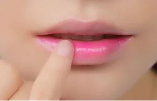 什么是咬唇妆呢？