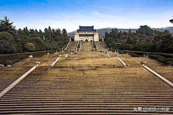 南京有哪些好玩的景点？住宿有哪些建议？