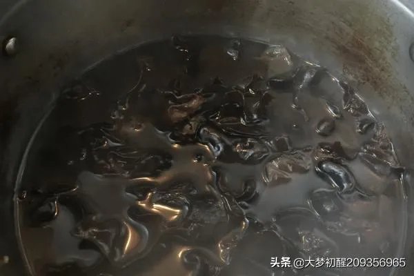 木耳炒鸡蛋怎么做？