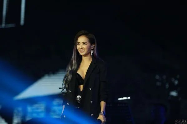 心中的歌唱轻音乐的歌词