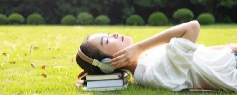 让青春吹动了你的长发是什么歌曲