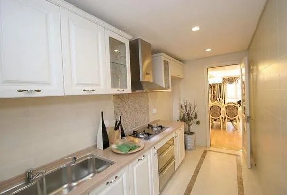 长方形厨房如何设计？长方形厨房装修效果图