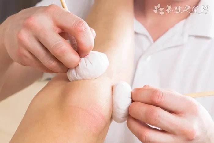 按摩丰胸：真人丰胸按摩手法详细图文教程