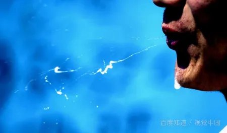 吐痰的吐两个音组词