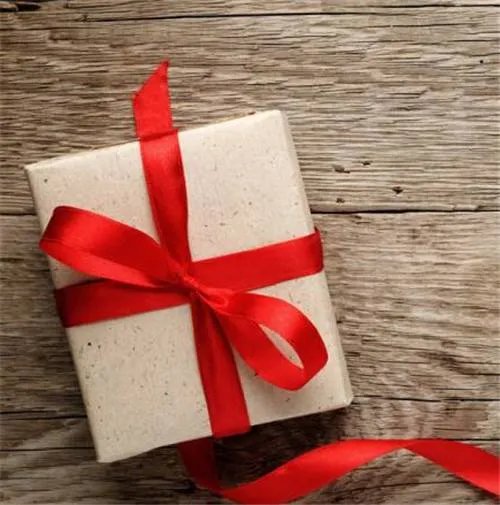 让女生瞬间感动的礼物 给女生送什么生日礼物好