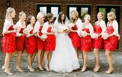 伴娘礼服配什么鞋子 伴娘礼服鞋子搭配技巧