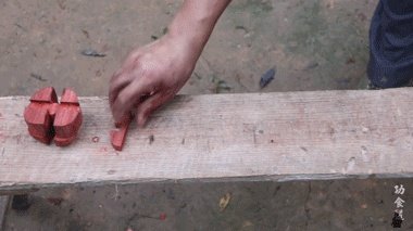 61岁中国大爷火爆外媒！靠“玩”木头炸翻热搜，惹上亿老外看傻眼：简直是宝藏爷爷！