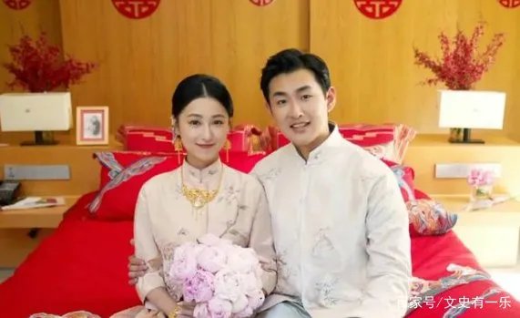 王彦霖和艾佳妮在三亚结婚，伴郎团接亲把新郎扔进水池，这是玩过头了吗？