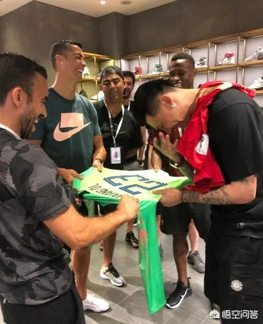 C罗中国行期间，为何会面中国球员王大雷？