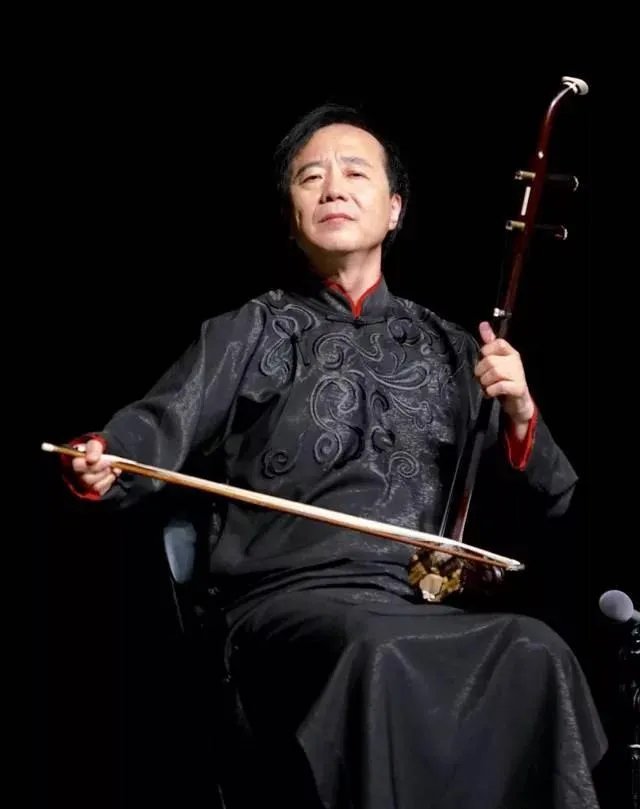 一首歌的二胡伴奏曲与其独奏曲有区别吗?