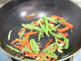 十分钟完成的小炒家常菜---小炒菜花