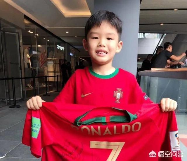 C罗中国行期间，为何会面中国球员王大雷？