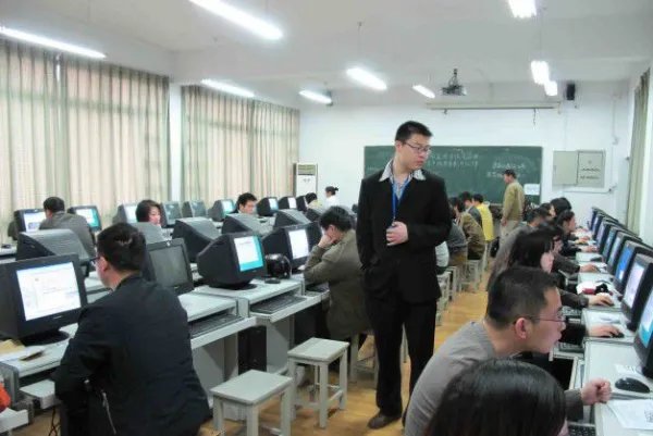 职称计算机考试多少分能通过啊？