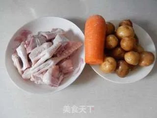 土豆炖鸡块