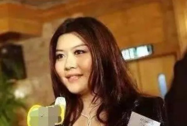 向华强儿子娶回女神,他的女儿现状如何?