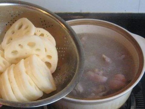 炖猪蹄的做法有哪些   炖猪蹄搭配什么好吃