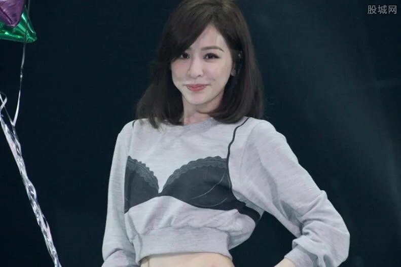 王心凌私密照外泄 王心凌与前男友拍照片摊上大事