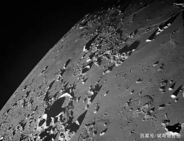 月球在过去25亿年里不断远离地球，月球为什么不会被地球吸引过来？