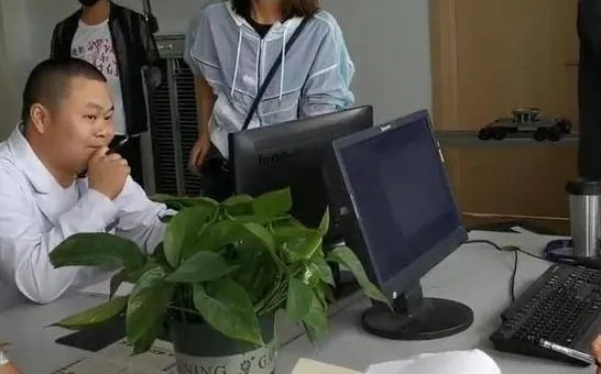 四川一医生被认成是岳云鹏，他因此被病人要求合影了吗？