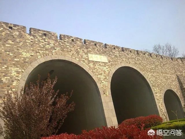 南京鸡鸣寺那里的明城墙收30元门票，你认为值么？