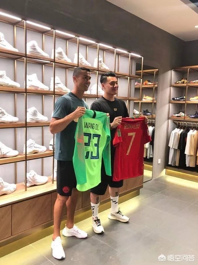 C罗中国行期间，为何会面中国球员王大雷？