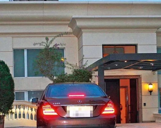 何超云利智是什么关系？ 赌王女儿4亿豪宅大公开