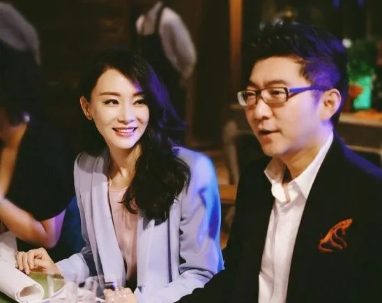 陈数老公发合照引争议，