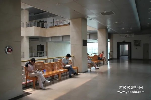 湘潭大学图书馆的介绍