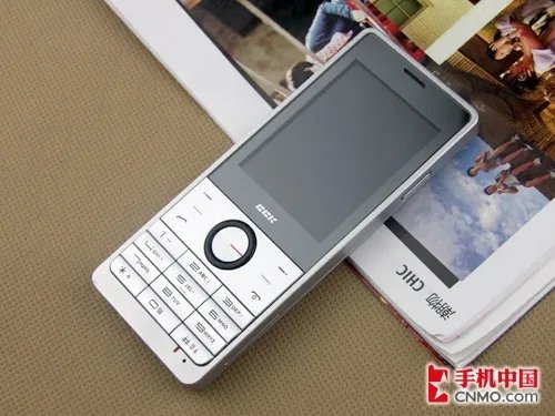 极致时尚专业音乐手机 步步高V205评测