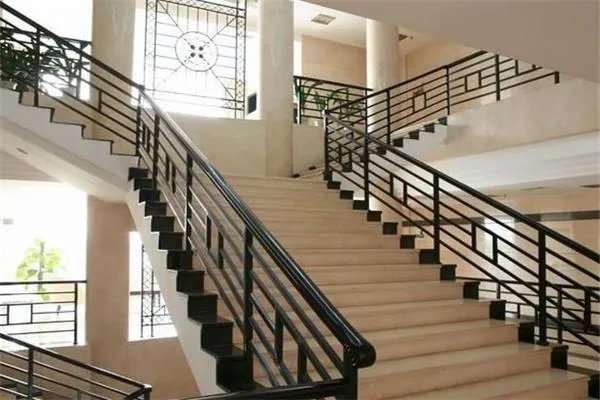 楼梯栏杆一般多高