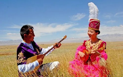 冬不拉的阿肯弹唱