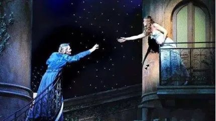 英国戏剧《罗密欧与朱丽叶》剧本简介 如何评价《罗密欧与朱丽叶》?