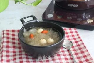 银耳莲子汤