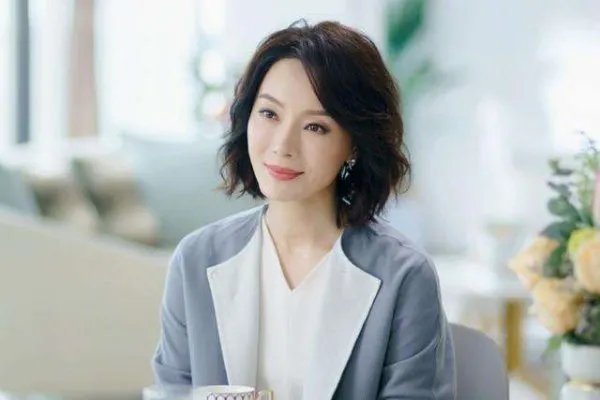 陈数老公发合照引争议，