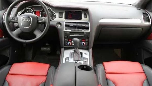 奥迪Q7报价是多少？目前值得入手么？