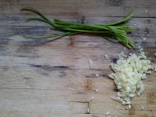 爆炒香肠怎么做好吃，爆炒香肠的家常做法